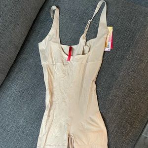 Spanx open bust mid thigh body size Small